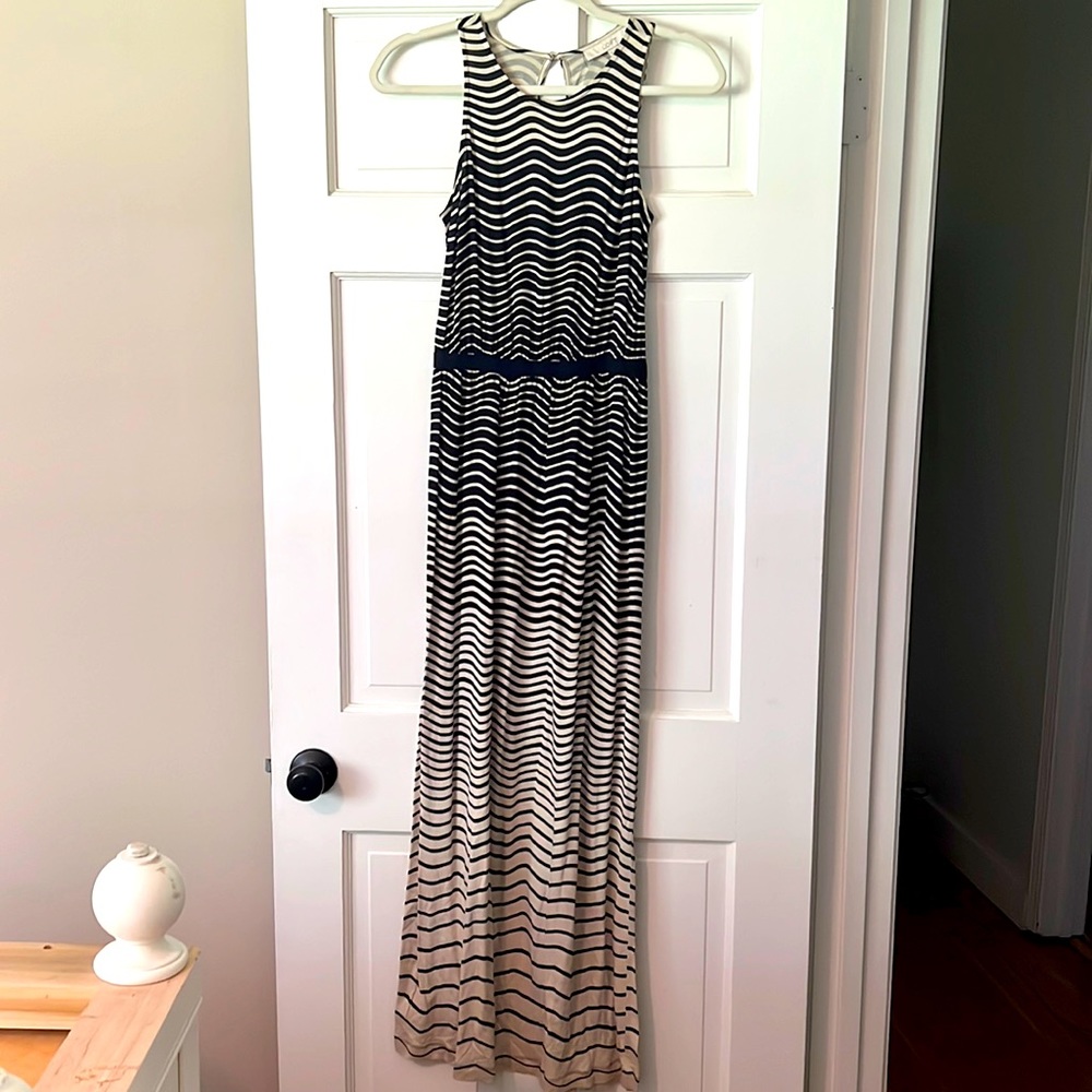 Loft small petite maxi dress with navy and tan pattern. Never worn.
